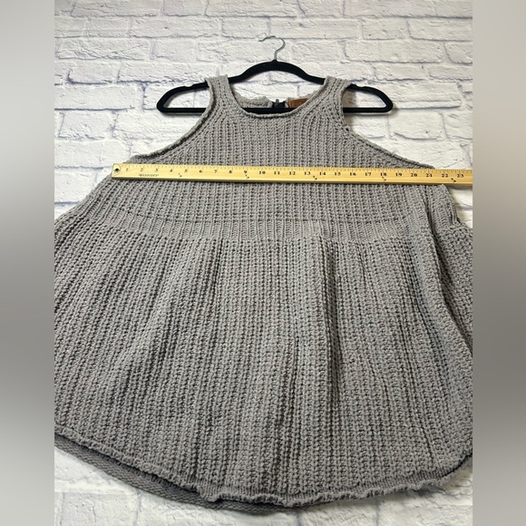 POL Gray Sleeveless Knit Sweater/Tank. Size Large. Anthropologie Brand. - Picture 6 of 9